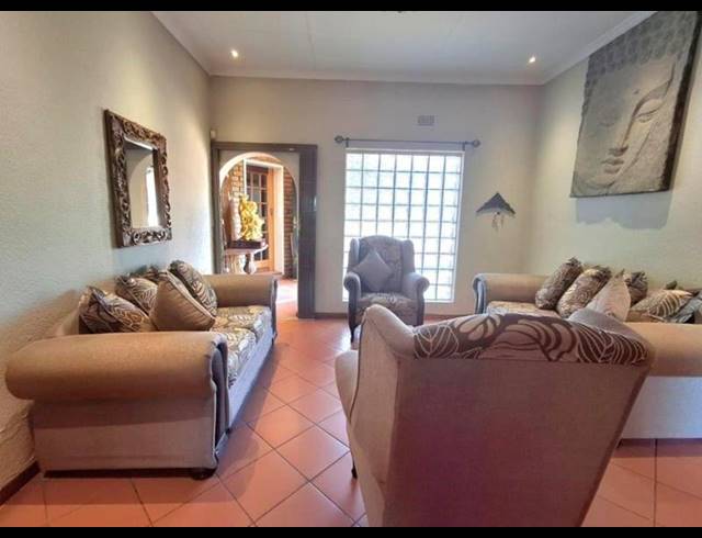 4 BEDROOM HOUSE FOR SALE IN DALPARK EXT 1